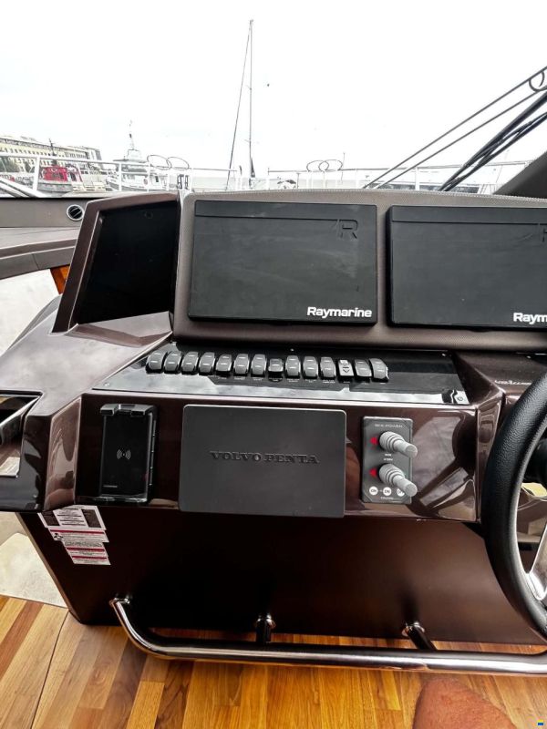 Galeon 400 Fly