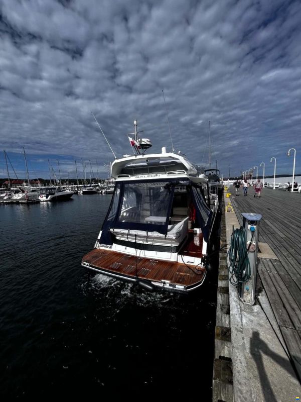 Galeon 400 Fly