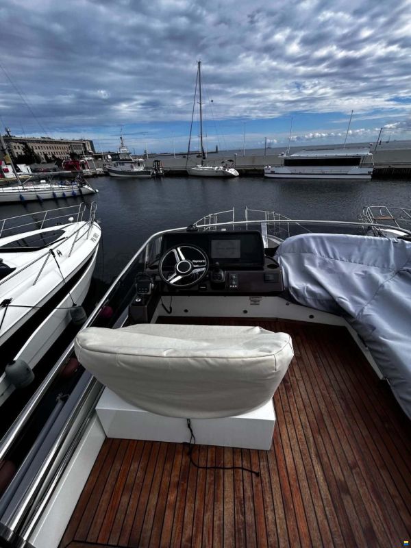 Galeon 400 Fly