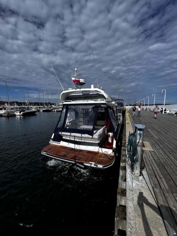 Galeon 400 Fly
