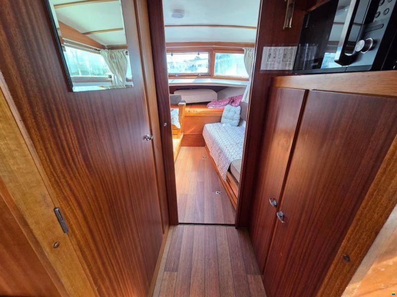 Coronet 32 Oceanfarer