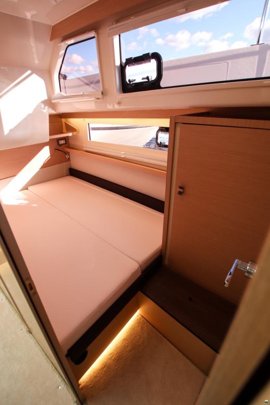 Delphia 11 Flylounge