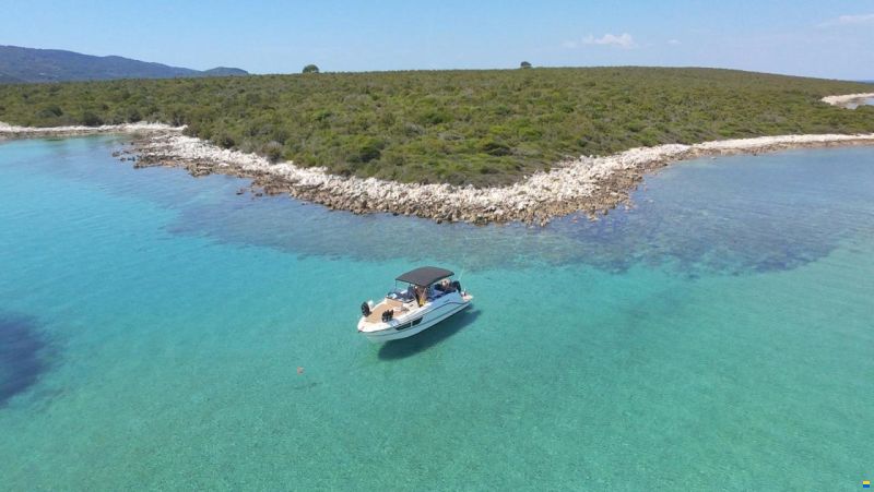 Quicksilver Activ 805 Sundeck