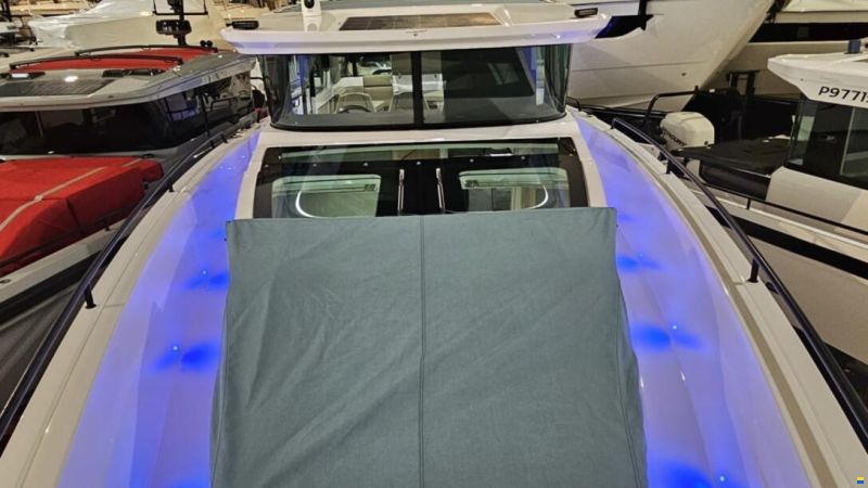 Axopar 45 XC Cross Cabin