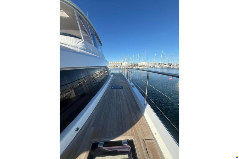 Lagoon Sixty 7