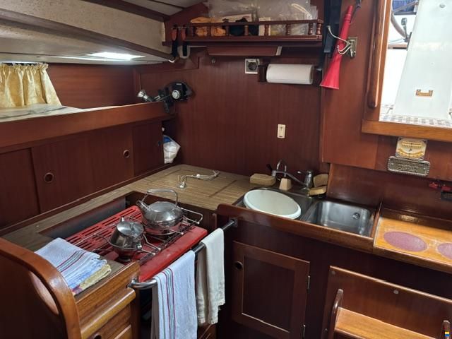 Hallberg-Rassy 38