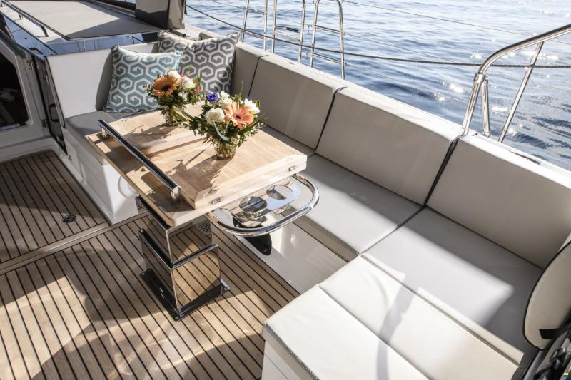 Beneteau Oceanis yacht 62