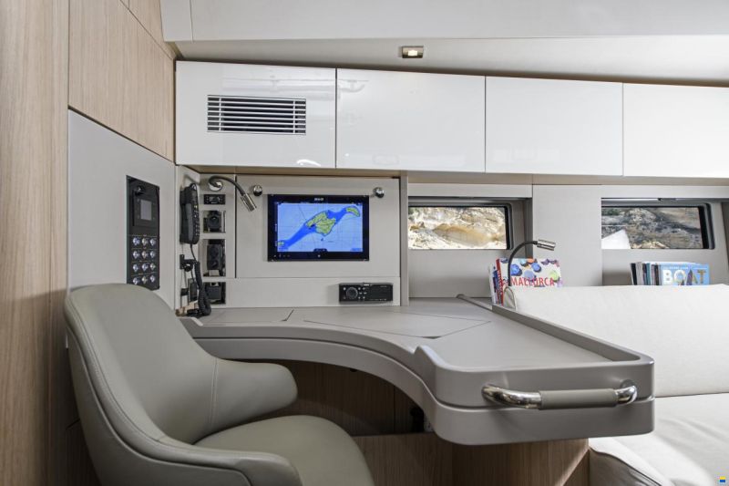 Beneteau Oceanis yacht 62