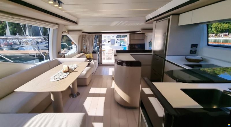 Azimut Flybridge 66