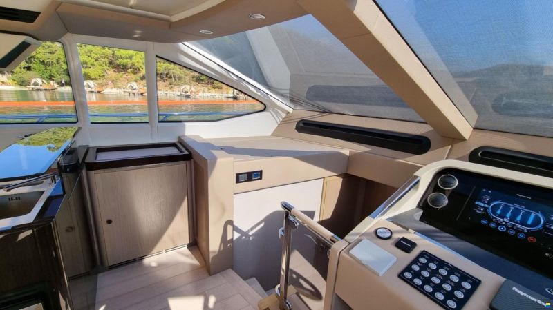Azimut Flybridge 66