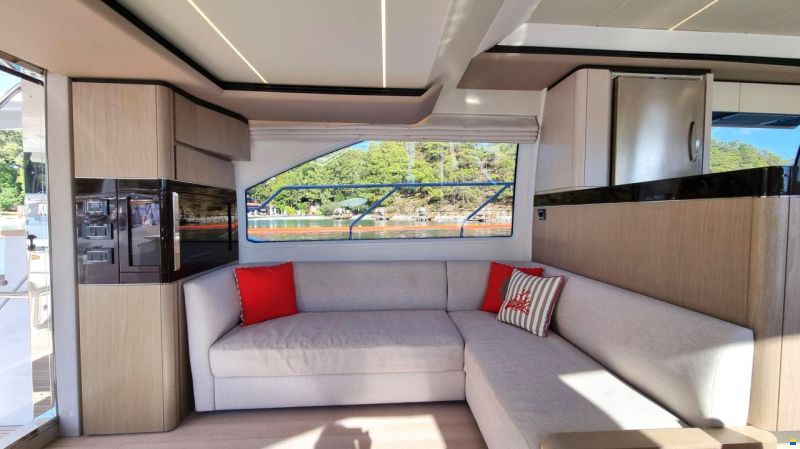 Azimut Flybridge 66