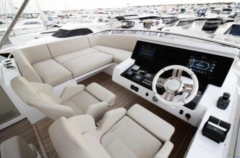 Azimut Flybridge 66