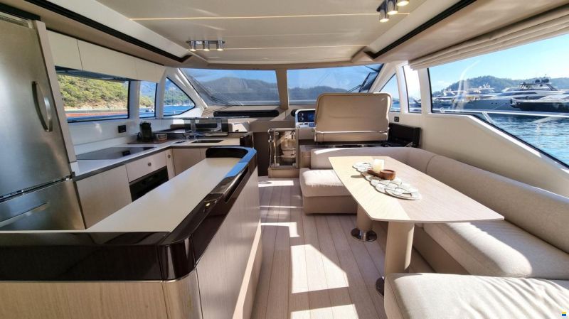 Azimut Flybridge 66