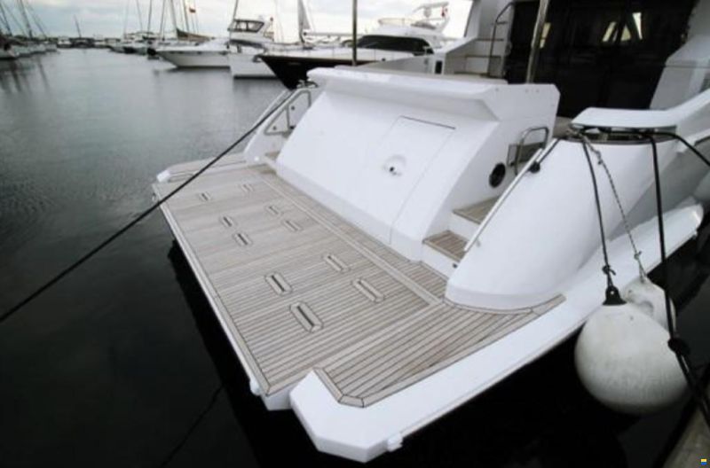 Azimut Flybridge 66
