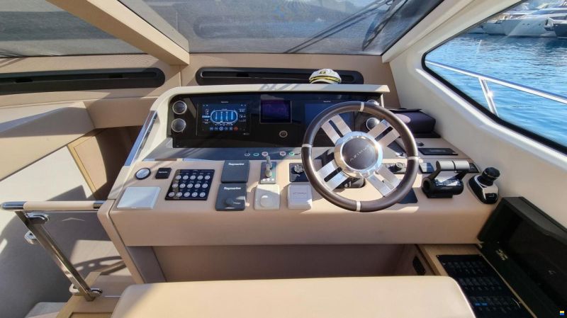 Azimut Flybridge 66
