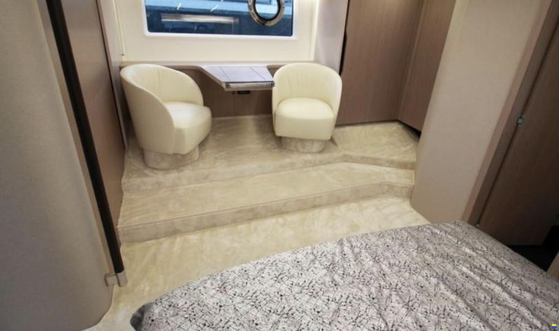 Azimut Flybridge 66