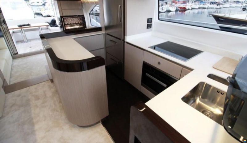 Azimut Flybridge 66