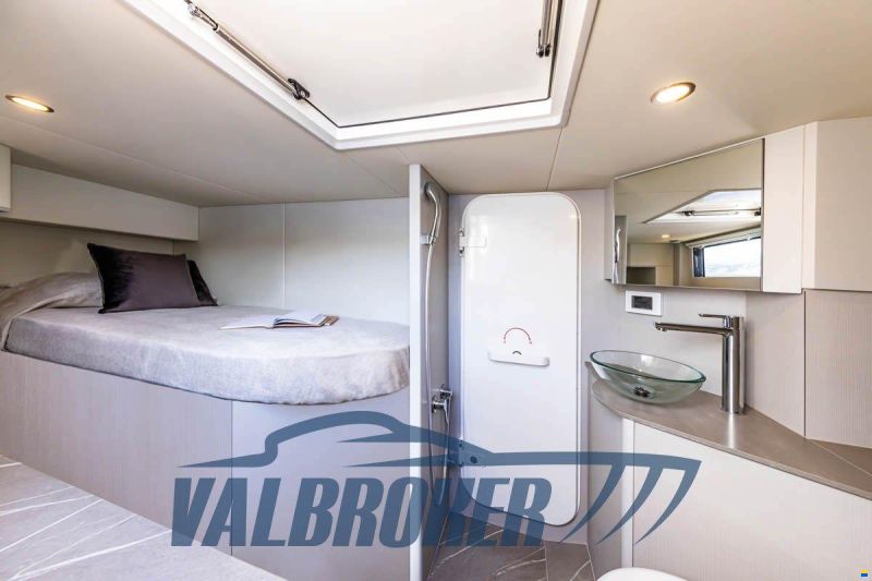 Absolute Navetta 53