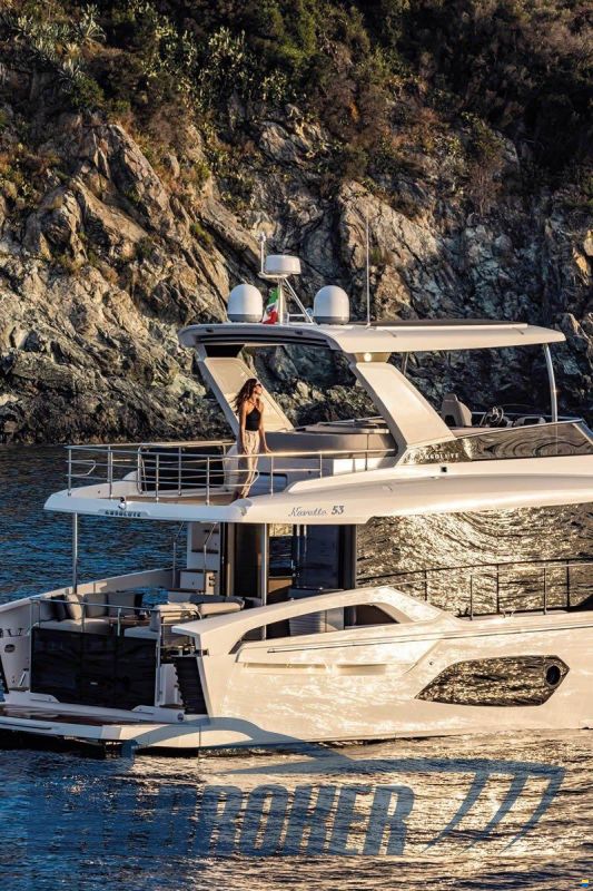 Absolute Navetta 53