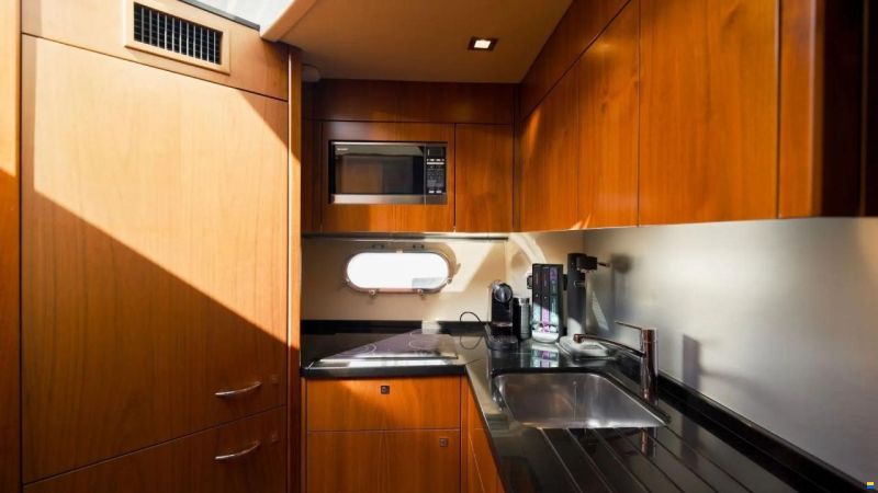 Sunseeker Predator 64