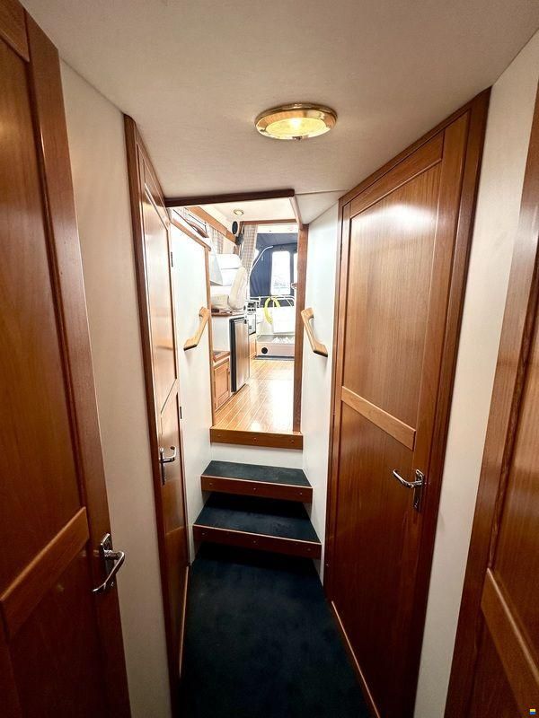 Riviera 925 Flybridge