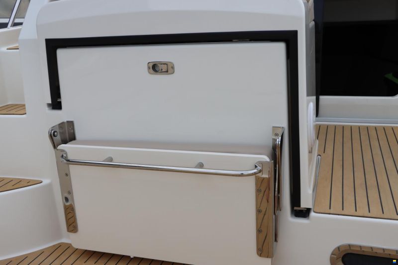 Quicksilver 875 Sundeck