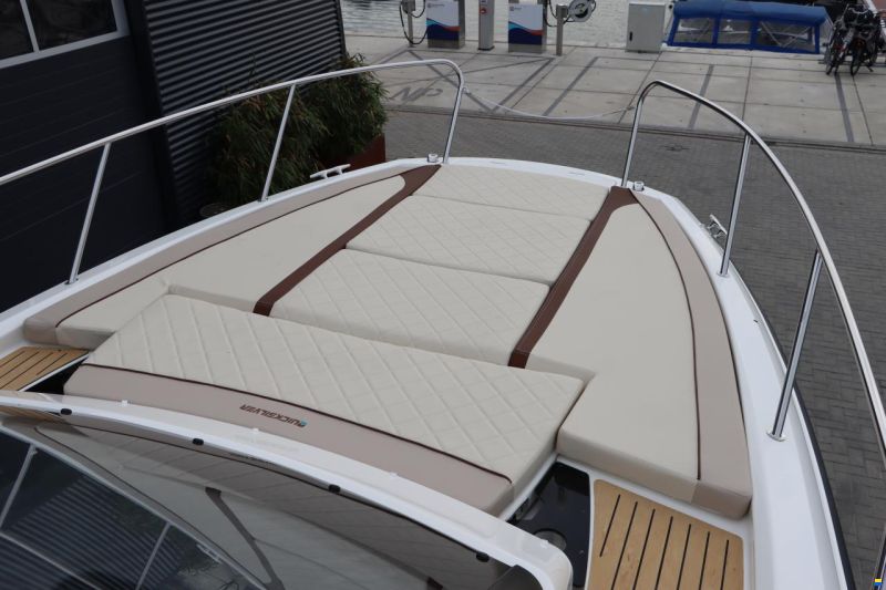 Quicksilver 875 Sundeck