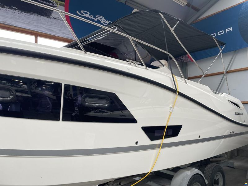 Quicksilver 875 Sundeck