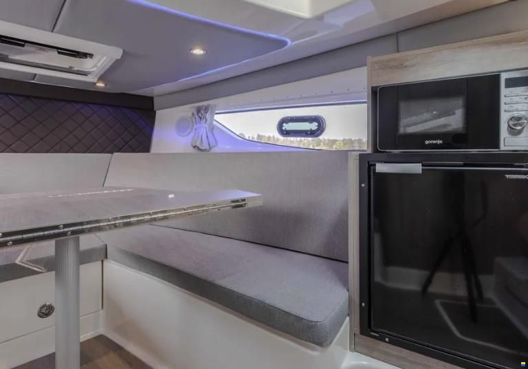 Quicksilver 875 Sundeck