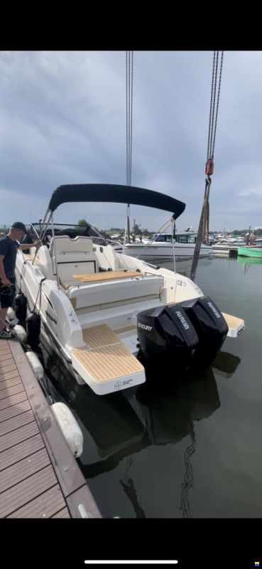 Quicksilver 875 Sundeck