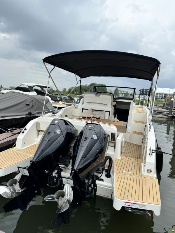 Quicksilver 875 Sundeck