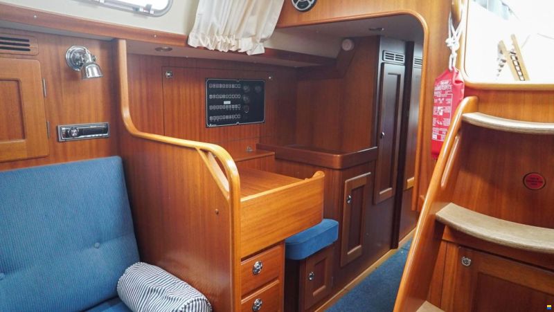 Hallberg-Rassy 37