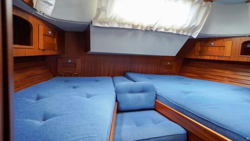 Hallberg-Rassy 37