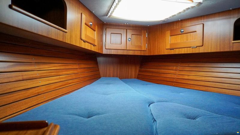 Hallberg-Rassy 37