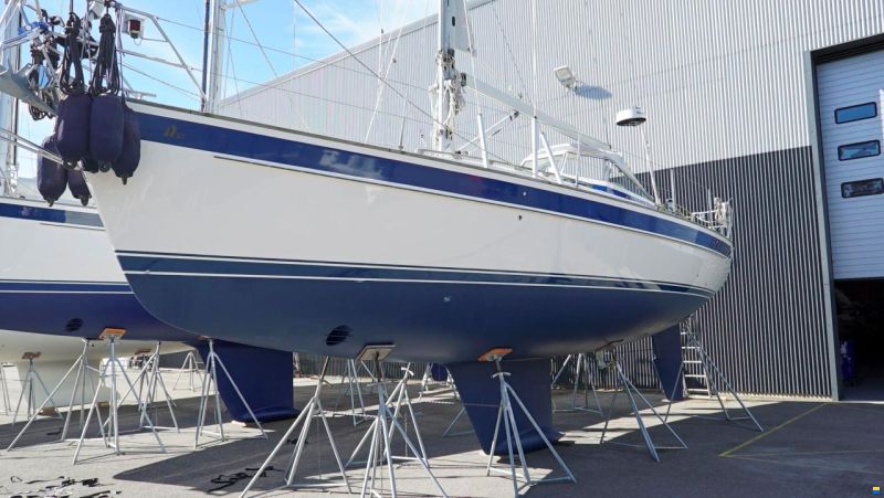 Hallberg-Rassy 37