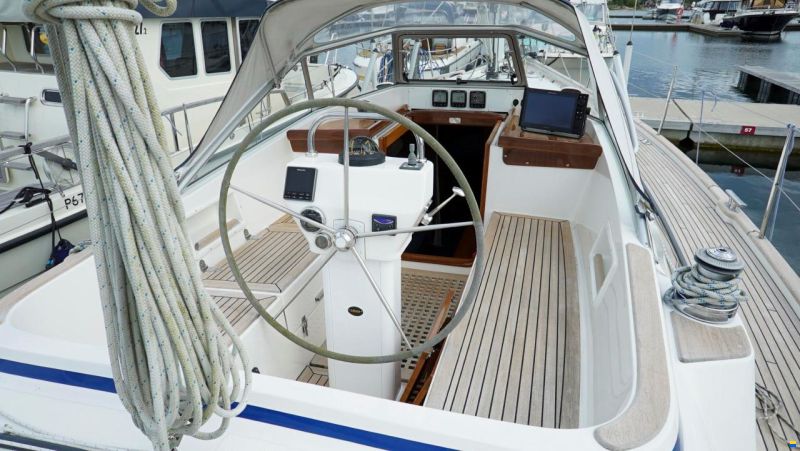 Hallberg-Rassy 37