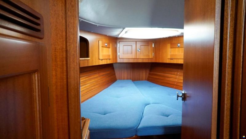 Hallberg-Rassy 37