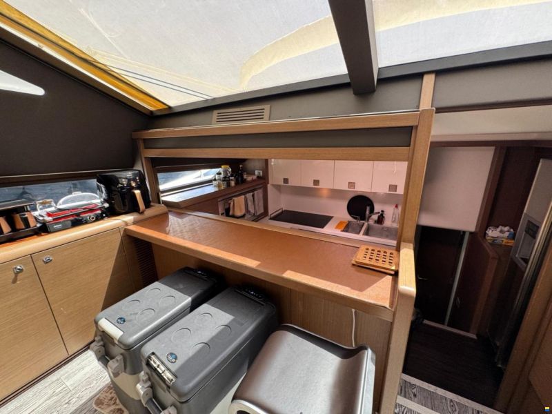 Ferretti 800