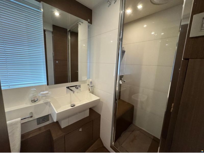 Ferretti 800