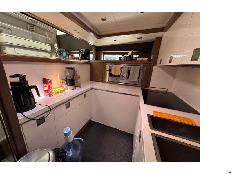Ferretti 800