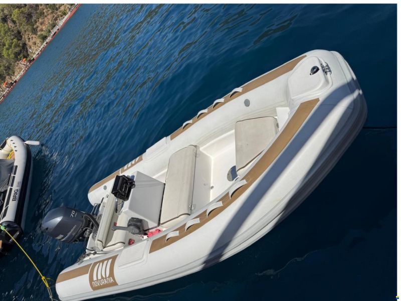 Ferretti 800