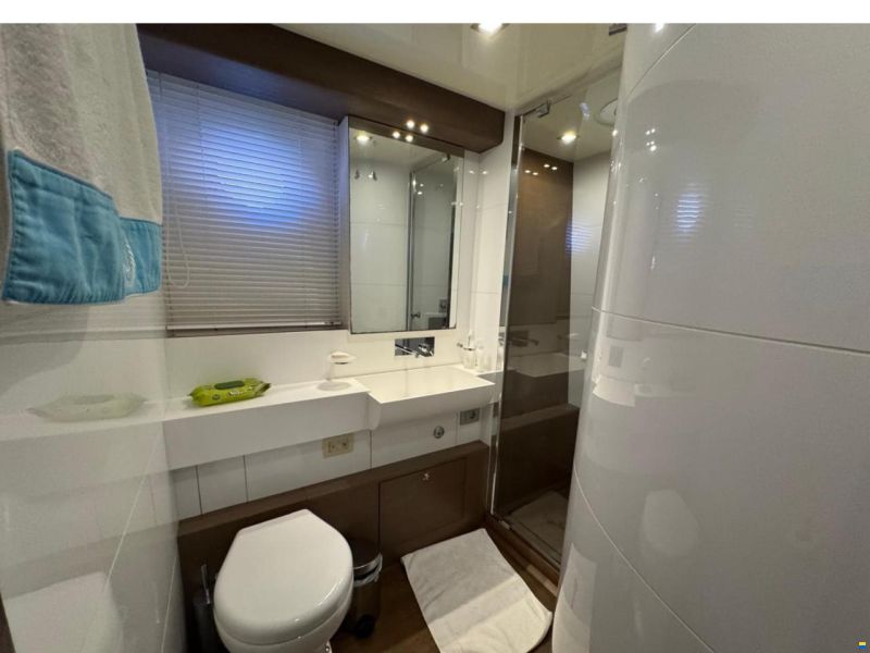 Ferretti 800