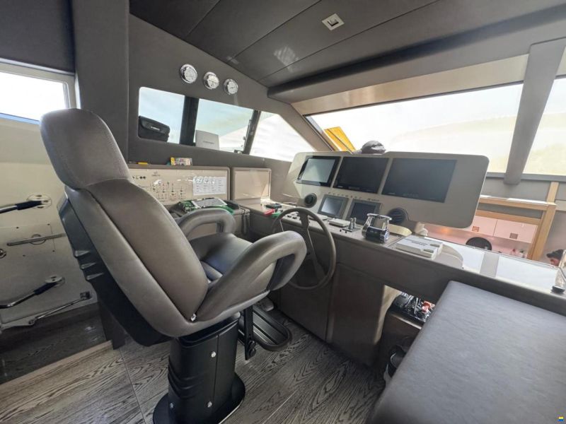 Ferretti 800