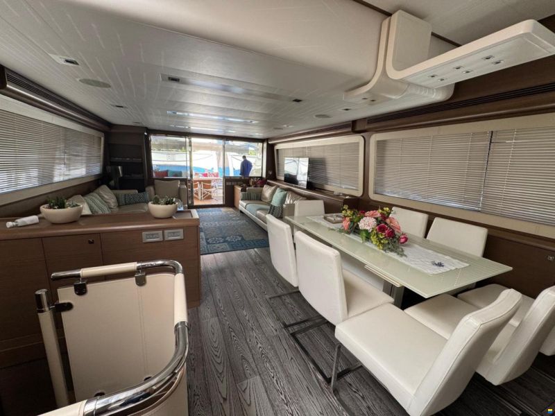 Ferretti 800