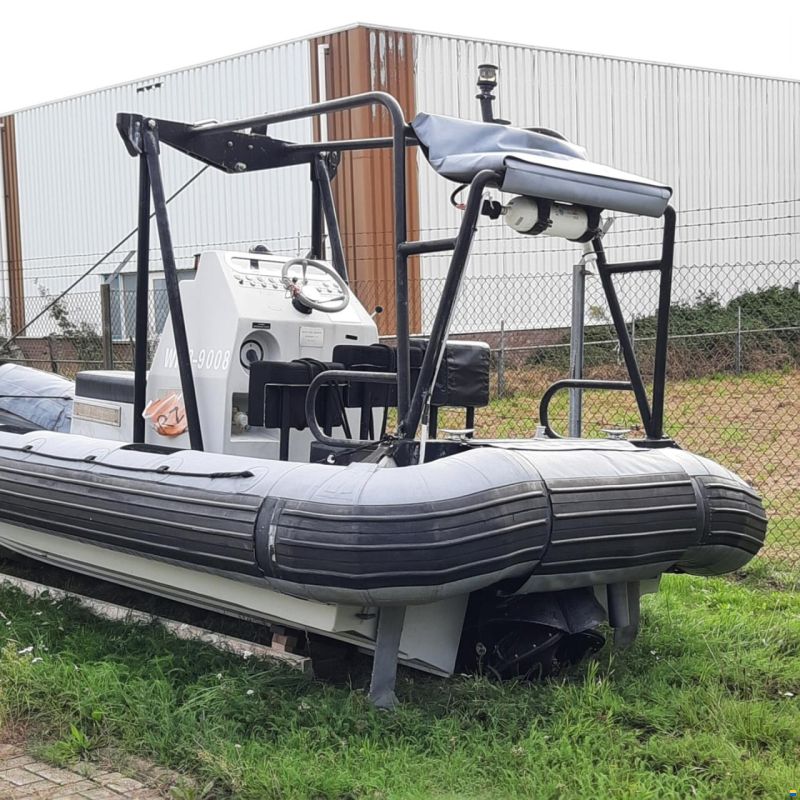 RHIB 700