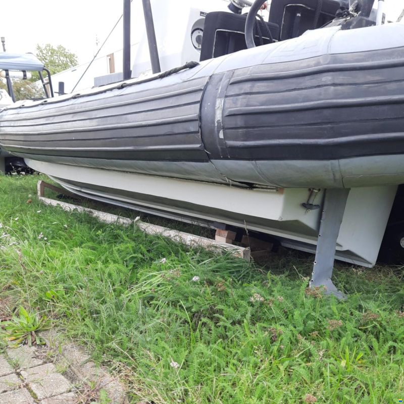 RHIB 700