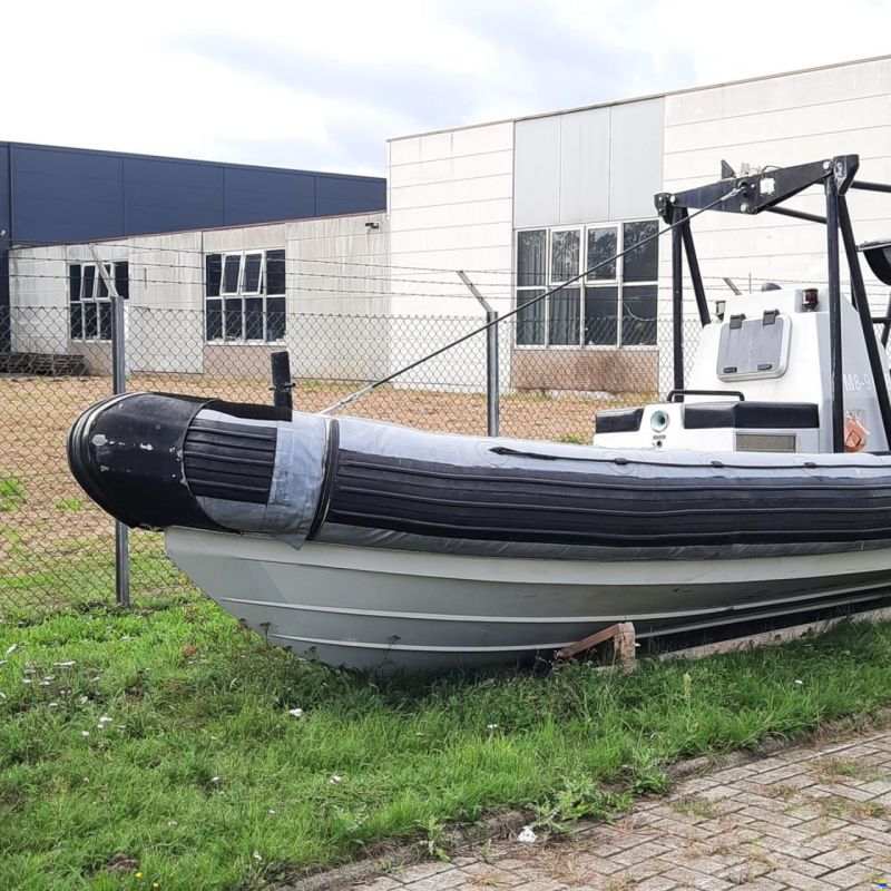 RHIB 700