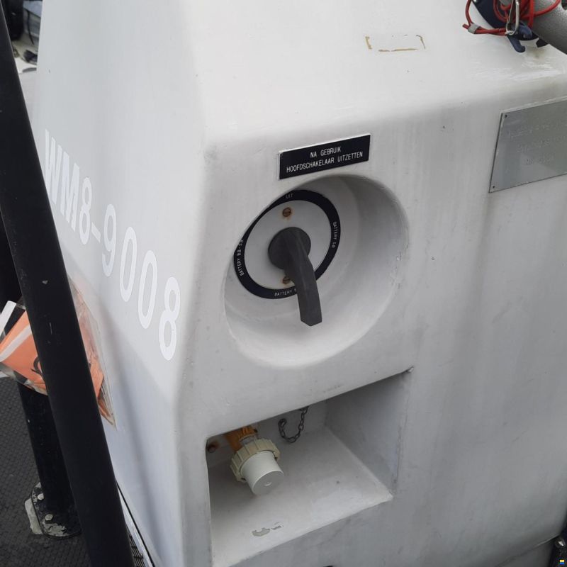 RHIB 700
