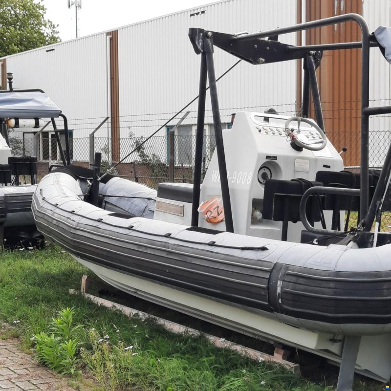 RHIB 700