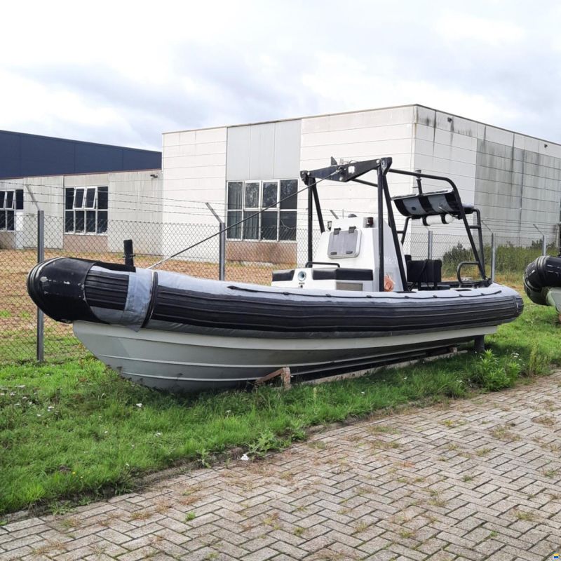 RHIB 700